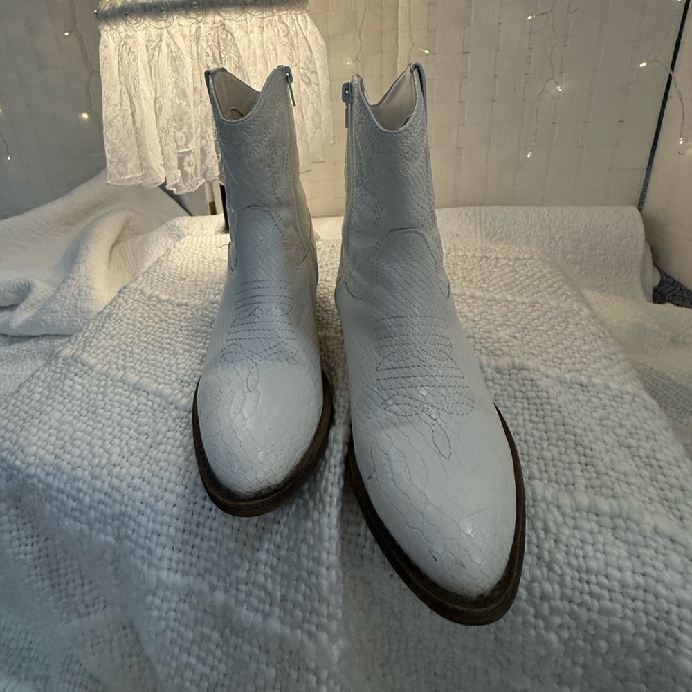 Elegant White Snakeskin Ankle Boots